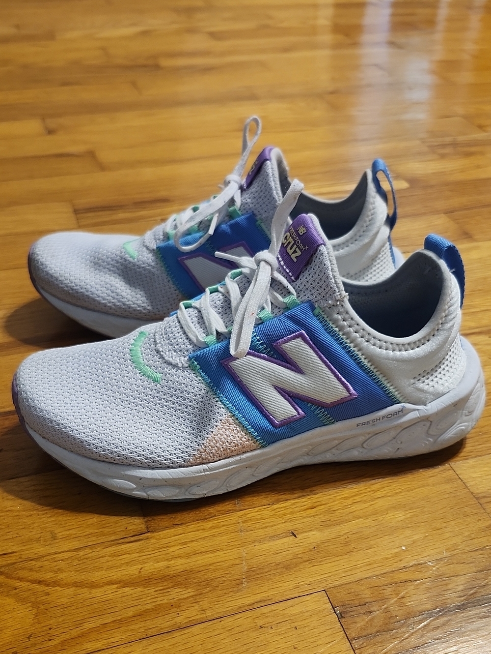 New Balance Fresh Foam Cruz Womens 8 White Sneakers with Purple & Teal Accents